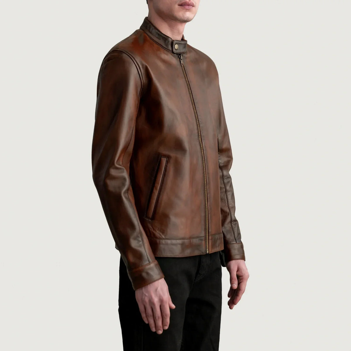 Distressed Brown Sheepskin Leather Biker Jacket - Vue de dos avec coupe ajustée aux épaules &amp; ourlet soigné